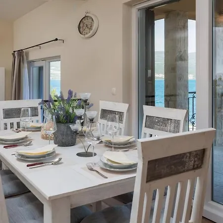 Willa Beachfront Noa With Heated Pool Pridraga