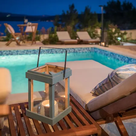 Beachfront Noa With Heated Pool *