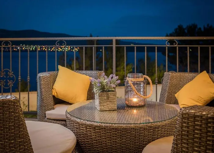 Beachfront Noa With Heated Pool Pridraga