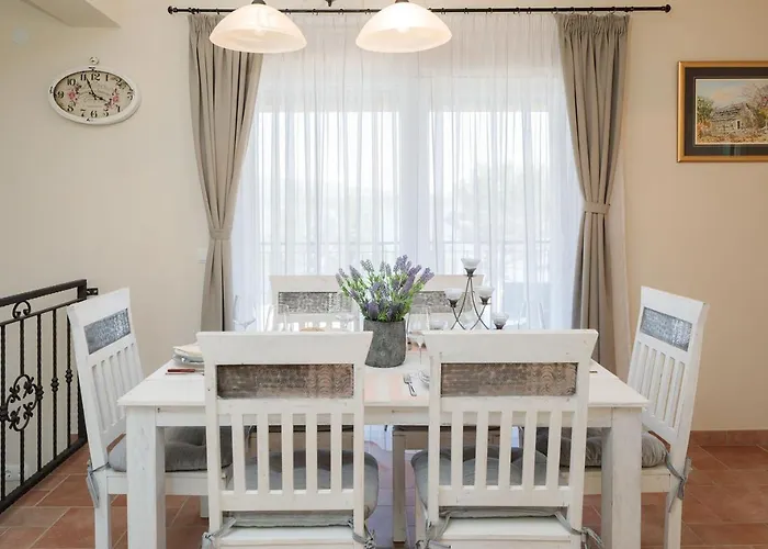 Beachfront Noa With Heated Pool Вилла Pridraga