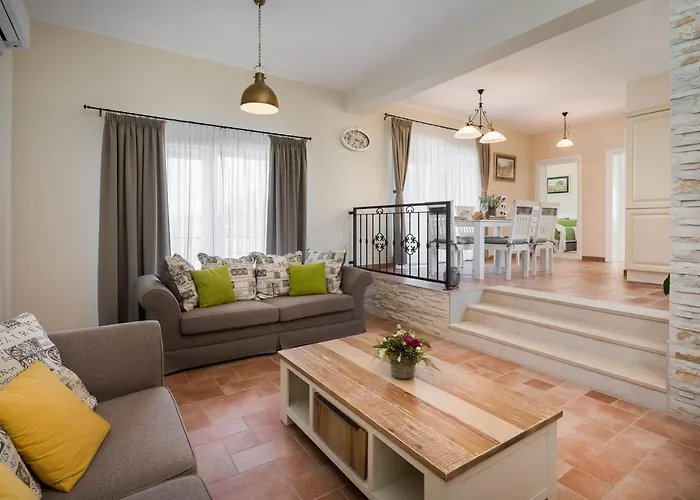 Beachfront Noa With Heated Pool Вилла Pridraga