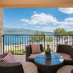 Beachfront Noa With Heated Pool ヴィラ *