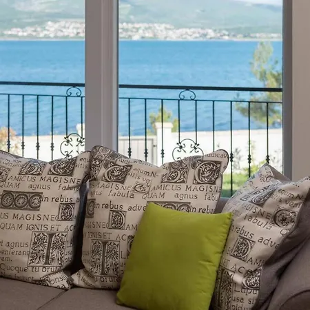 Villa Beachfront Noa With Heated Pool Pridraga
