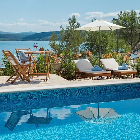 Beachfront Noa With Heated Pool *