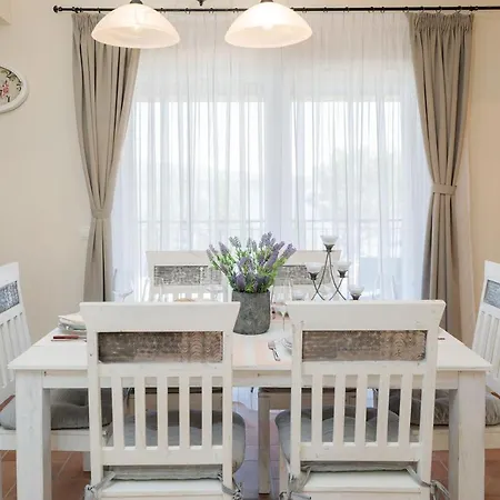 Beachfront Noa With Heated Pool וילה Pridraga