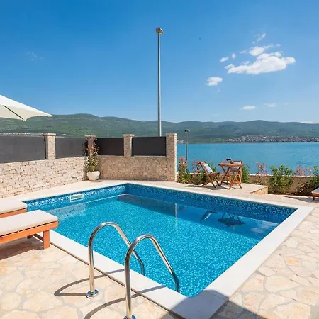 Beachfront Noa With Heated Pool