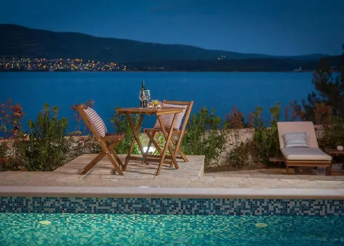 Willa Beachfront Noa With Heated Pool