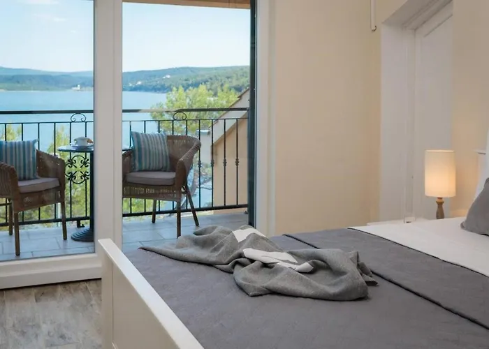 Willa Beachfront Noa With Heated Pool *