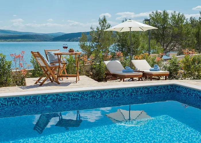 Beachfront Noa With Heated Pool *