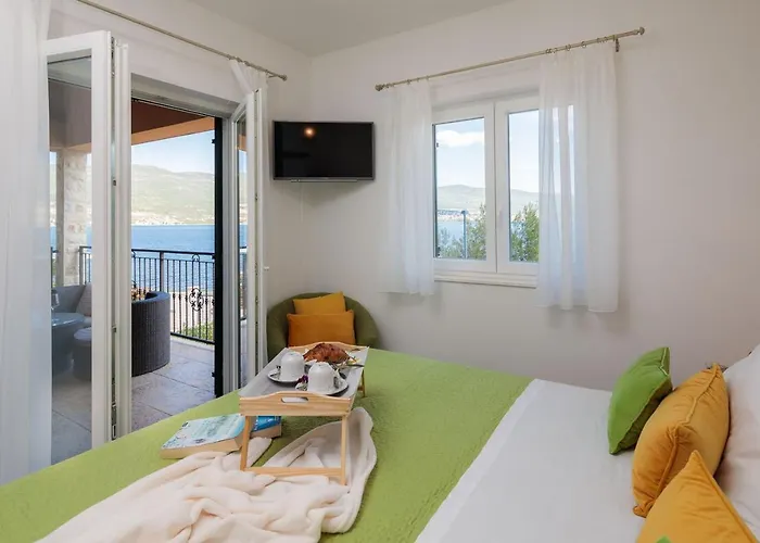 Vila Beachfront Noa With Heated Pool