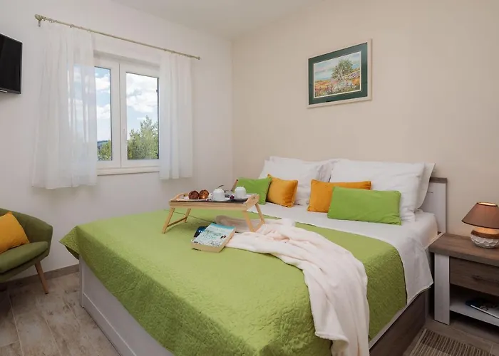 Beachfront Noa With Heated Pool Vila Pridraga