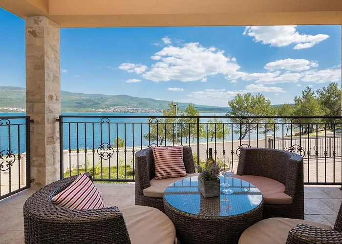 Beachfront Noa With Heated Pool Vila *