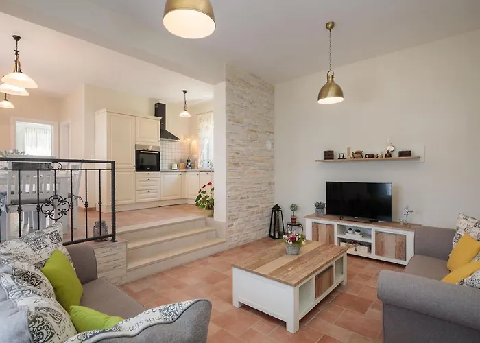 Beachfront Noa With Heated Pool Vila *