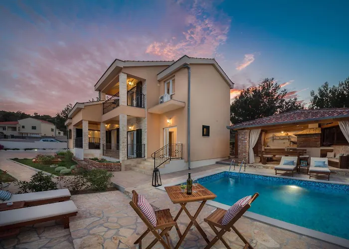 Beachfront Noa With Heated Pool Vila