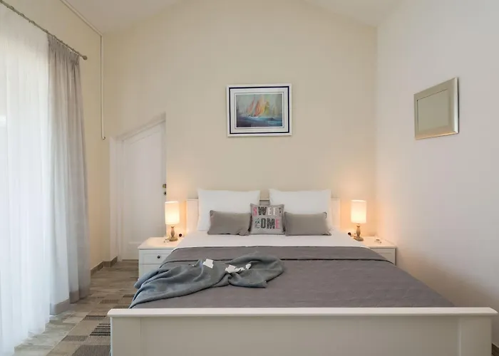 Willa Beachfront Noa With Heated Pool